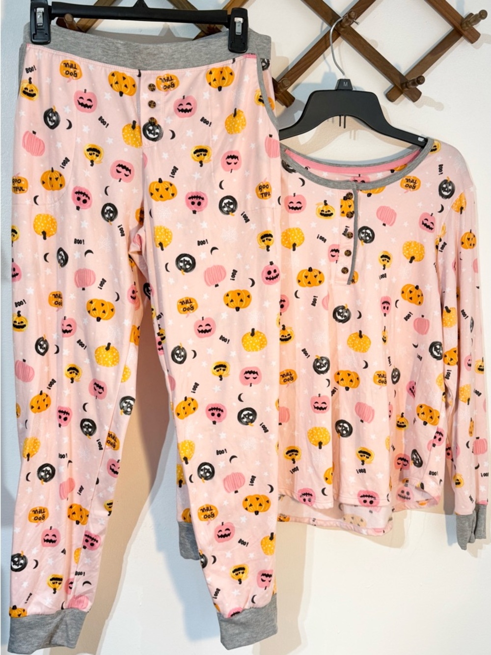 CUDDL DUDA HALLOWEEN
Pink Pumpkin & Skull Pajama
Set WOMEN's
Blush pumpkins - Picture 3 of 4